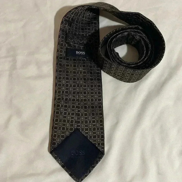 Hugo Boss 100% silk necktie brown geometric  square tile pattern career office - Picture 7 of 8